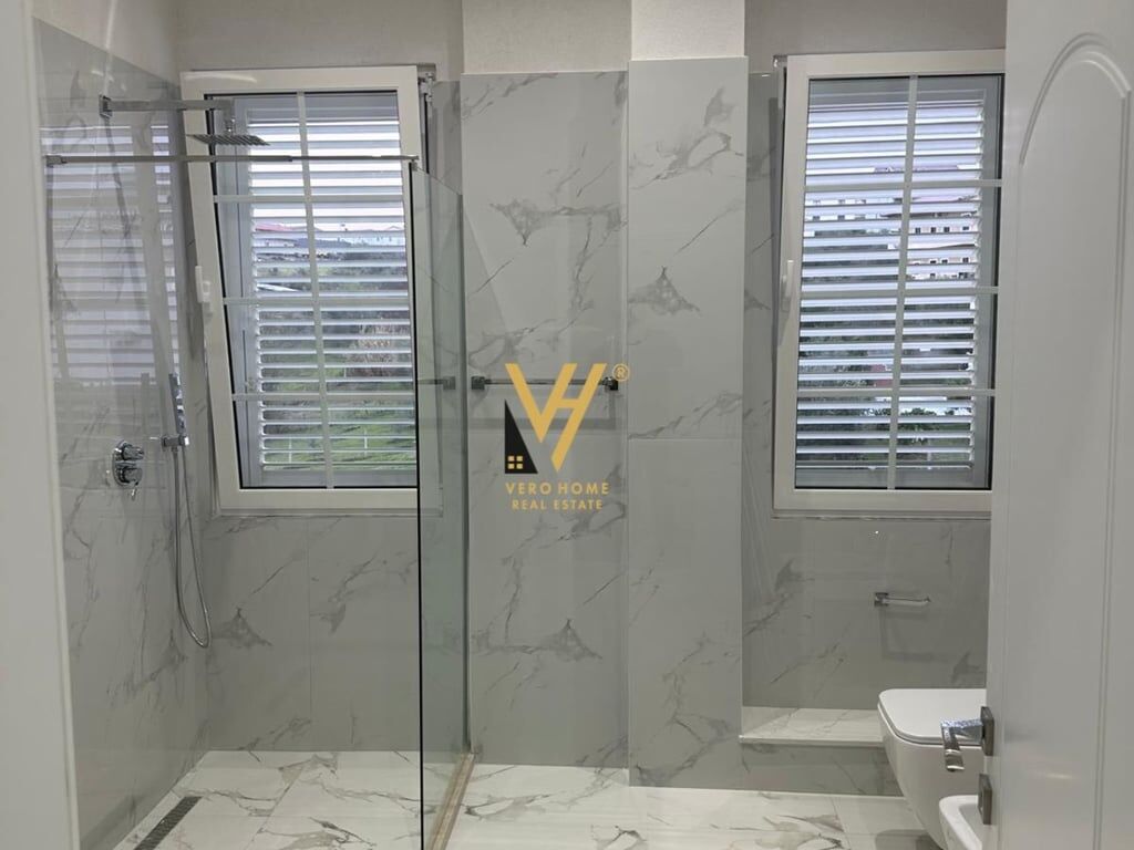 JEPET AMBIENT 220 M2 ME QERA NE PASKUQAN 5.000 EURO