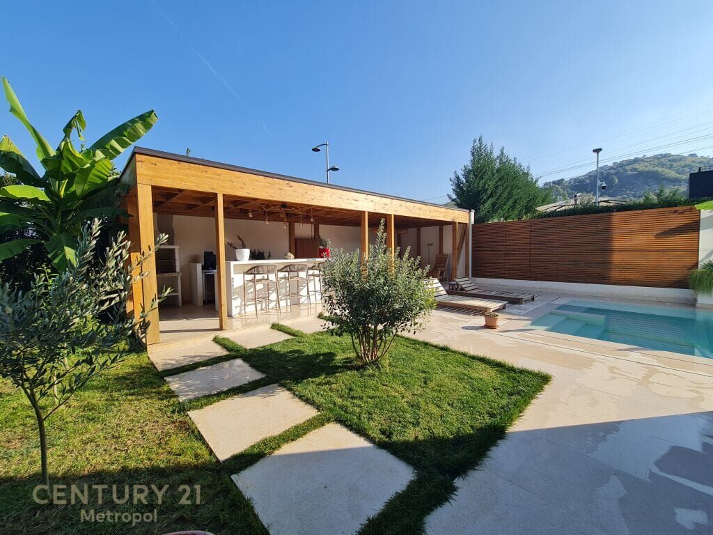 VILE LUKSOZE ME PISHINE PËR QIRA - VISHNJE / LUXURY VILLA WITH POOL FOR RENT - VISHNJE!