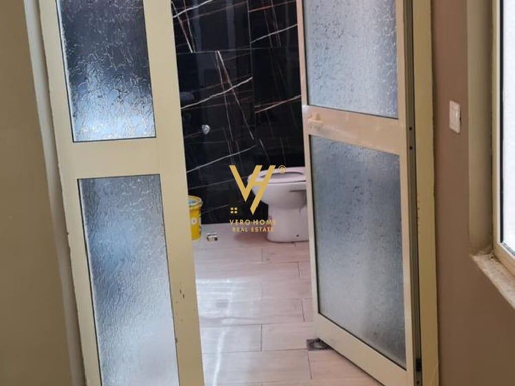 BUSINESS SPACE FOR RENT ~SECOND FLOOR ~WITH A TOILET ~AREA 90M2 ~ACCESS FROM THE STAIRS ~INTERNALLY RENOVATED ~SUITABLE FOR OFFICE, DENTAL CLINIC, ETC. ~WITH VIEW FROM THE MAIN STREET ~PRICE 800 EURO NET ~NEAR THE SELITA JUNCTION ~CONTACT 0676722221 KLJ6500
