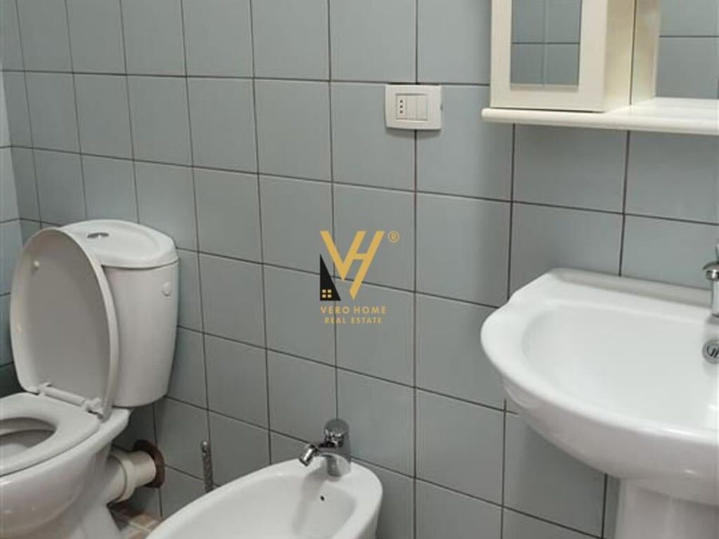 JEPET APARTAMENT 2+1+BLK ME QERA TE LIQENI I THATE 600 EURO