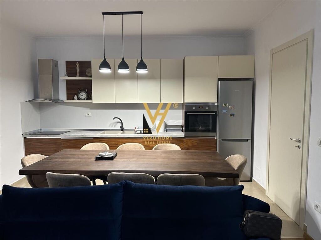 JEPET APARTAMENT 2+1+BLK ME QERA TE LIQENI I THATE 600 EURO
