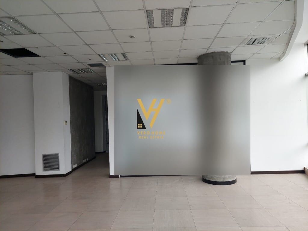 JEPET ZYRE 230 M2 ME QERA TE PALLATI ME SHIGJETA 2.800 EURO