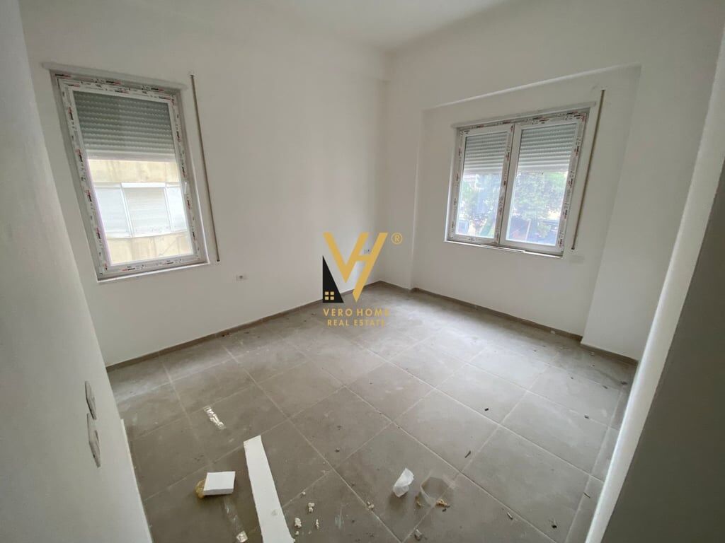 JEPET ZYRE 100 M2 ME QERA NE QENDER 1.000 EURO