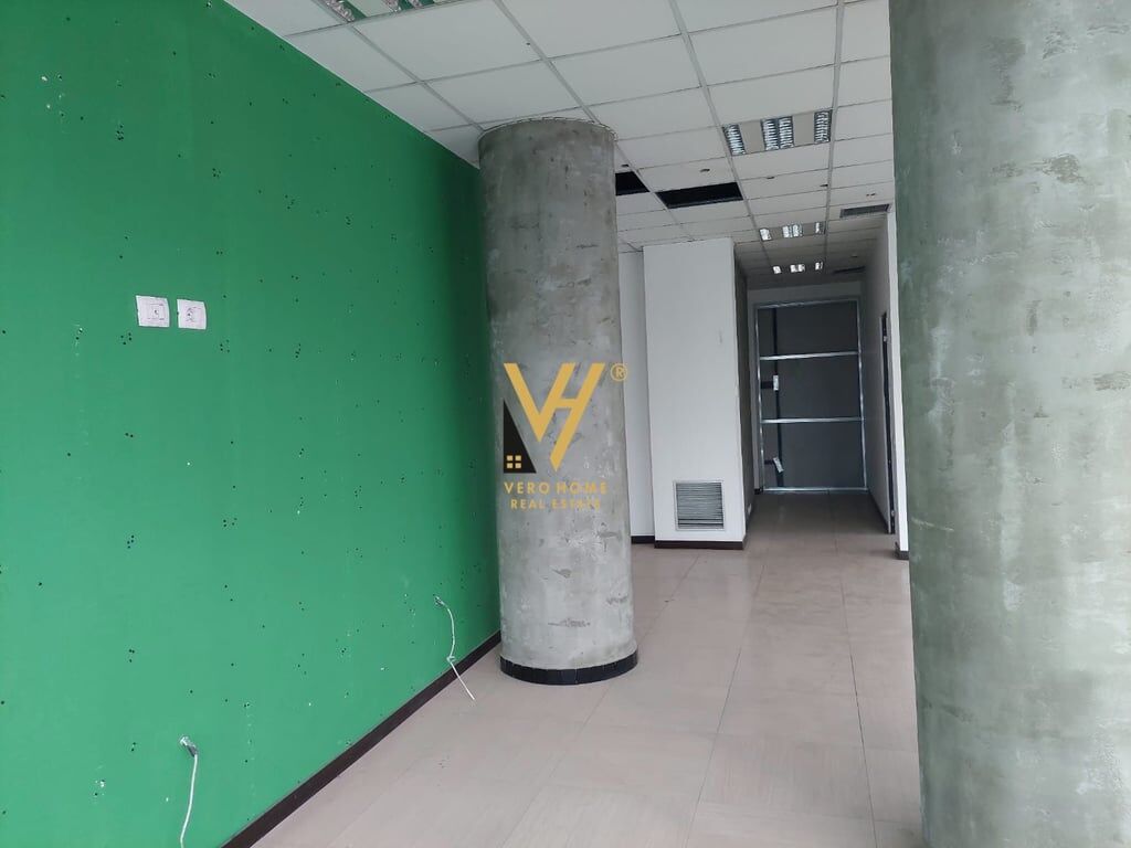 JEPET ZYRE 230 M2 ME QERA TE PALLATI ME SHIGJETA 2.800 EURO