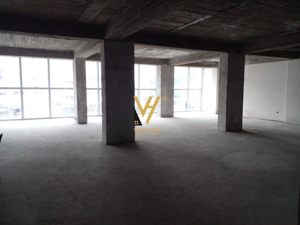 SHITET DYQAN 410 M2 NE FIER 600.000 EURO