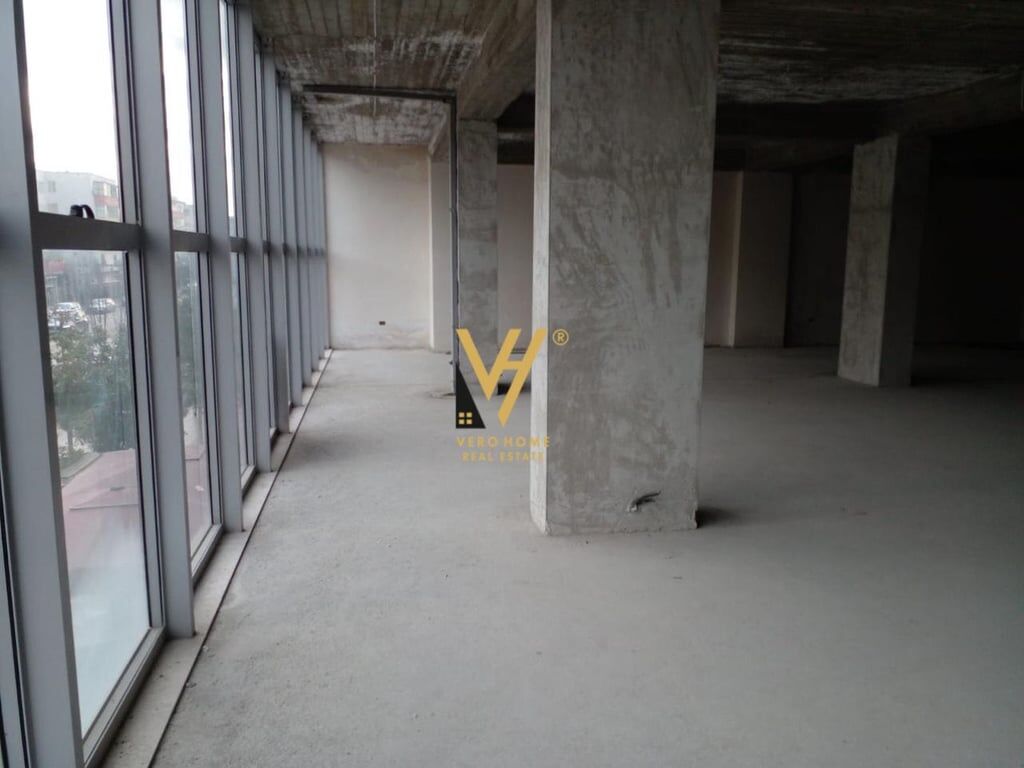 SHITET DYQAN 410 M2 NE FIER 600.000 EURO