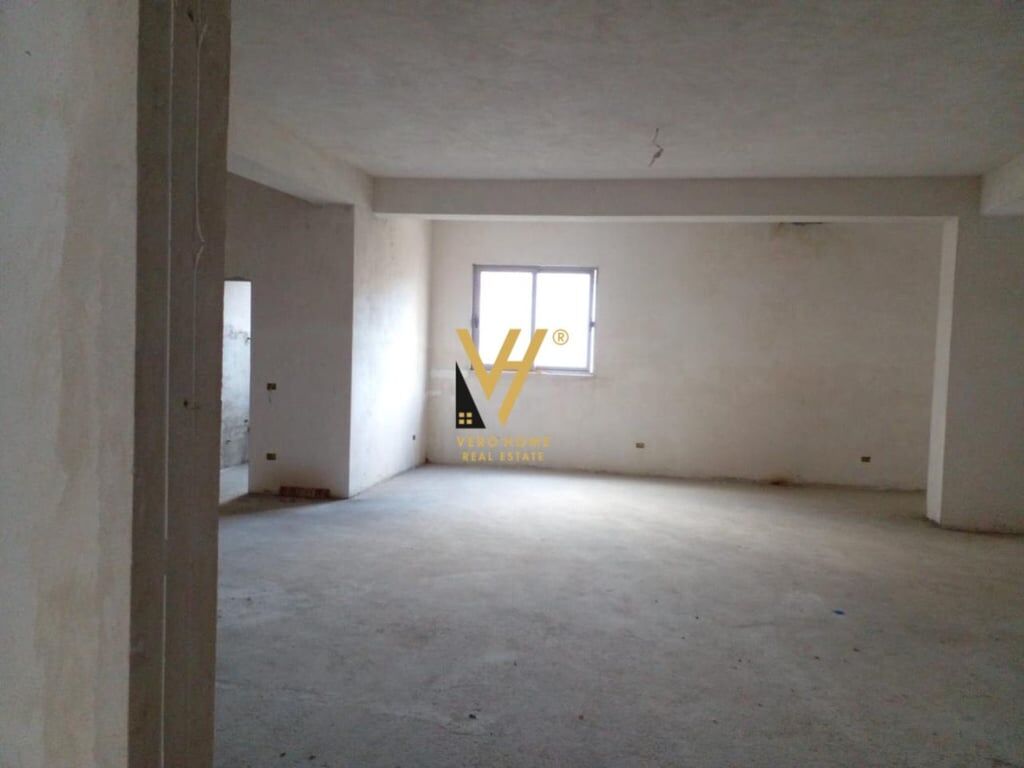 SHITET DYQAN 410 M2 NE FIER 600.000 EURO