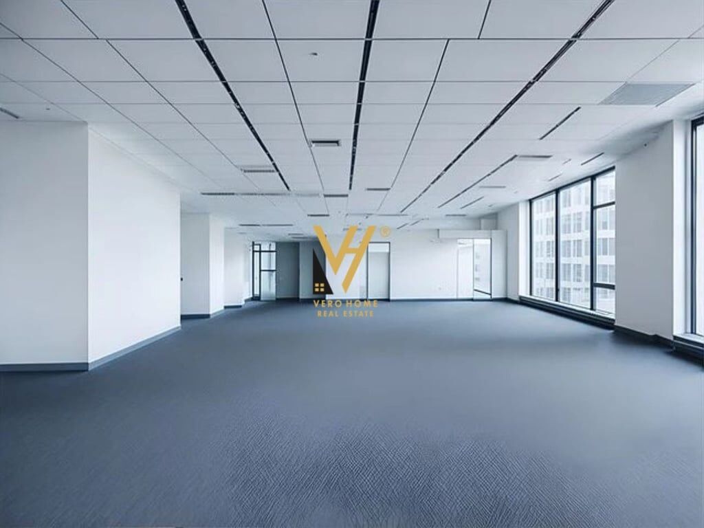 COMMERCIAL SPACE OF 200 M2 FOR RENT ON DIBRA STREET 1,700 EURO