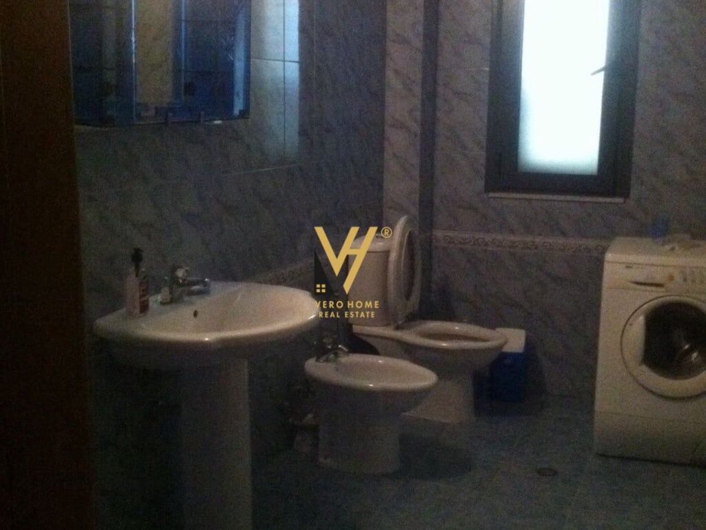Villa di 3 Piani in Affitto nella Città Universitaria - 2.500 Euro