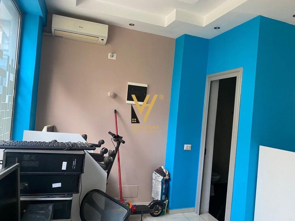 BUSINESS SPACE OF 80 M2 FOR RENT IN SELVIA 900 EUROS