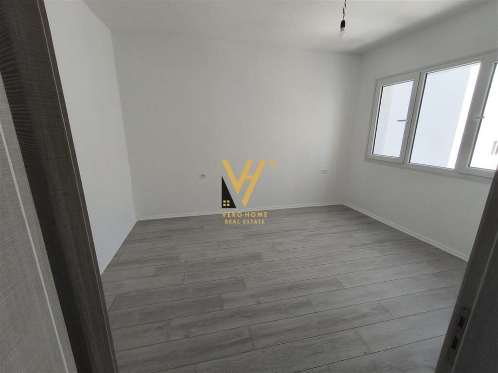 OFFICE 66 M2 FOR RENT AT RIVER RESIDENCE, UNAZA E RE 550 EURO