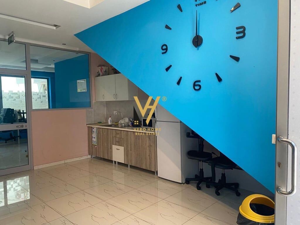 BUSINESS SPACE OF 80 M2 FOR RENT IN SELVIA 900 EUROS
