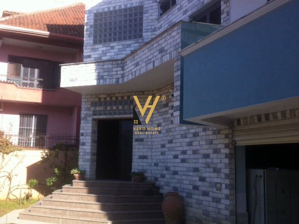 Villa di 3 Piani in Affitto nella Città Universitaria - 2.500 Euro