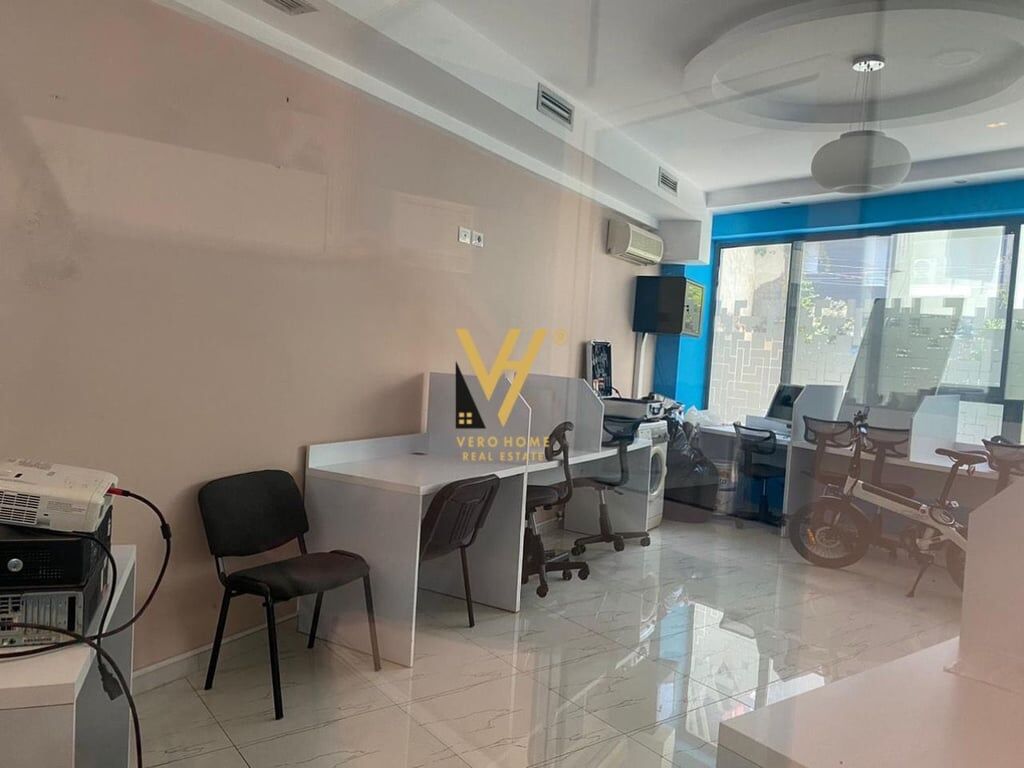 BUSINESS SPACE OF 80 M2 FOR RENT IN SELVIA 900 EUROS