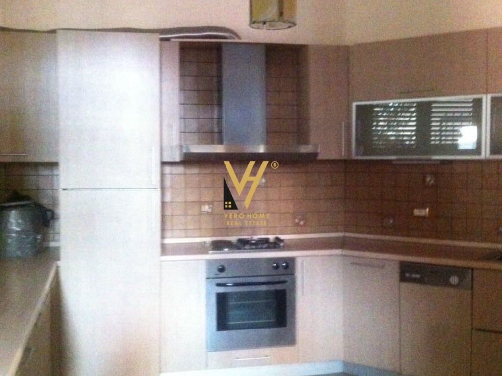 Villa di 3 Piani in Affitto nella Città Universitaria - 2.500 Euro