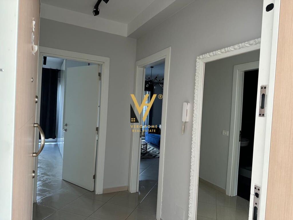 1+1+BALLKON ME QERA TE KOMUNA E PARISIT 700 EURO