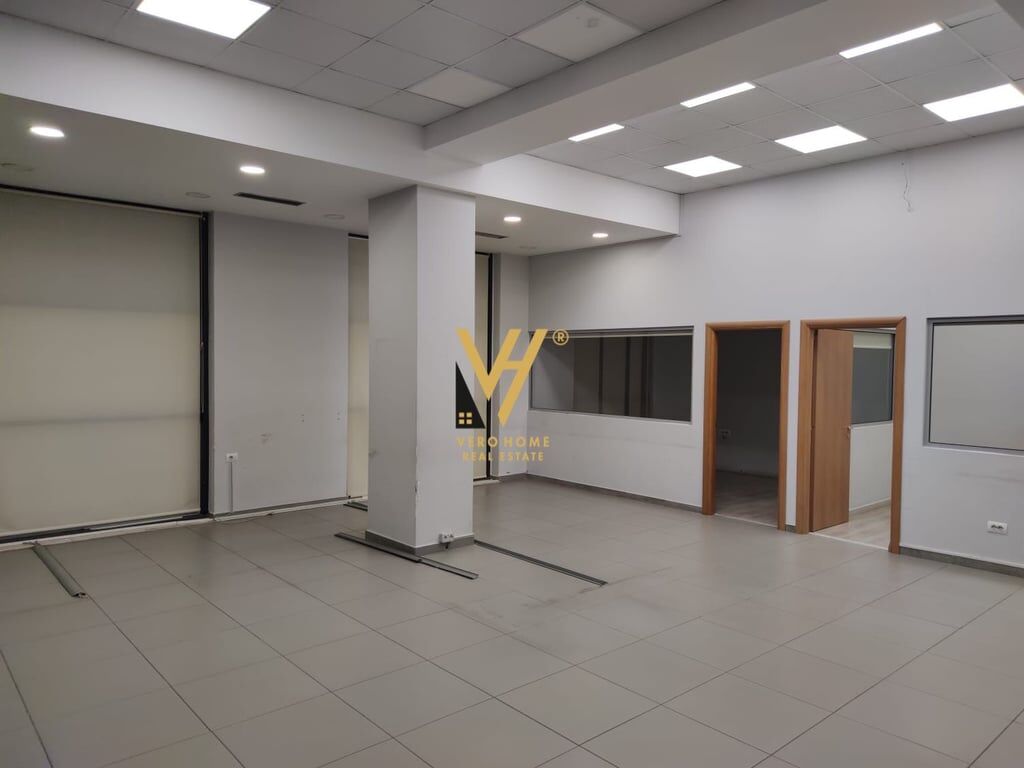 UFFICIO IN AFFITTO 120 M2 PRESSO LA COMUNITÀ PARIGINA 1.200 EURO