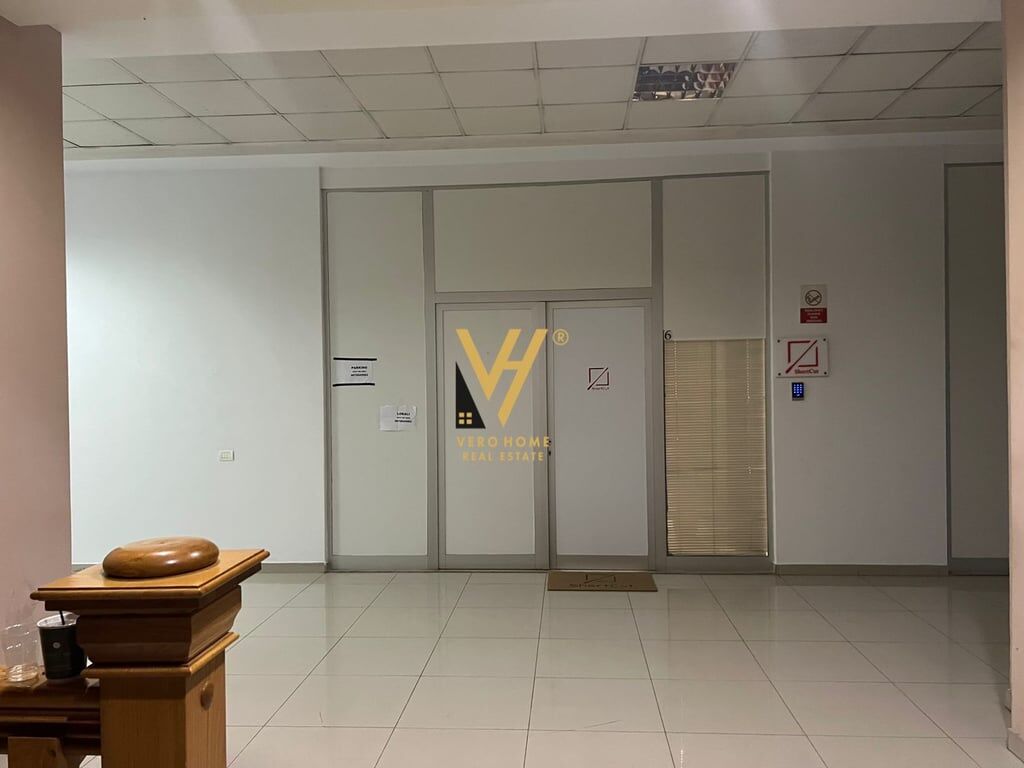 UFFICIO IN AFFITTO 120 M2 PRESSO LA COMUNITÀ PARIGINA 1.200 EURO