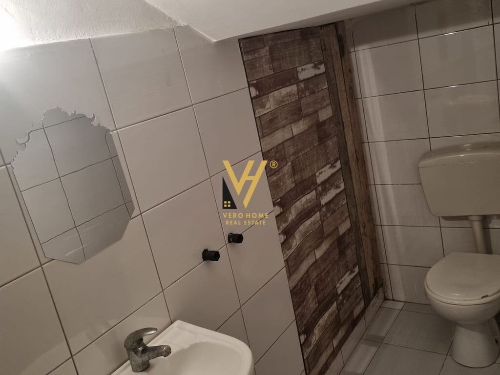 JEPET SHTEPI DY KATESHE ME QERA NE KOMBINAT 1.100 EURO