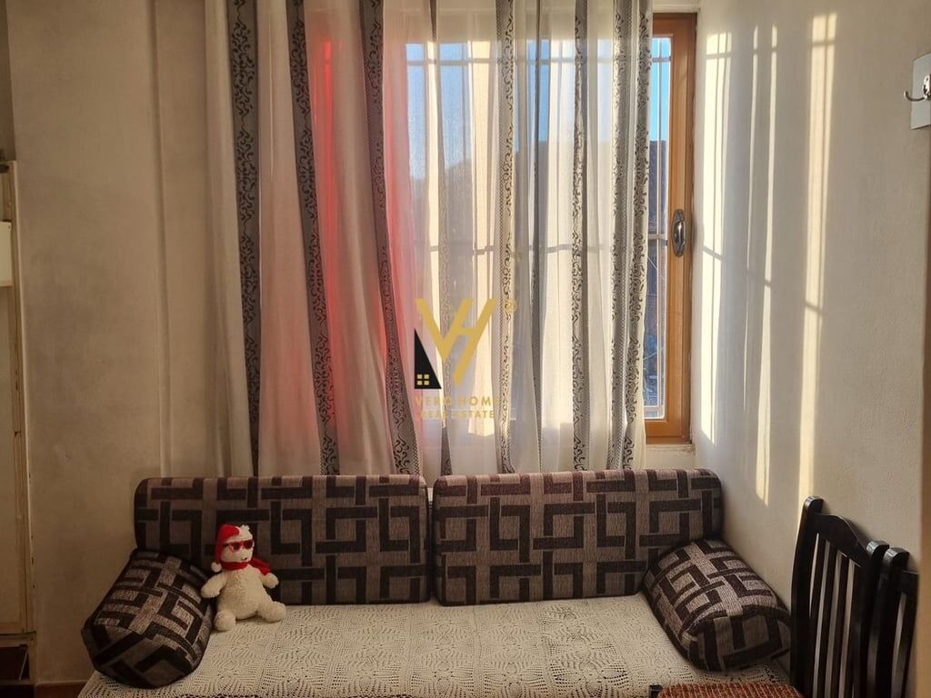 JEPET SHTEPI DY KATESHE ME QERA NE KOMBINAT 1.100 EURO