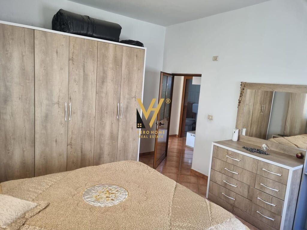 JEPET SHTEPI DY KATESHE ME QERA NE KOMBINAT 1.100 EURO
