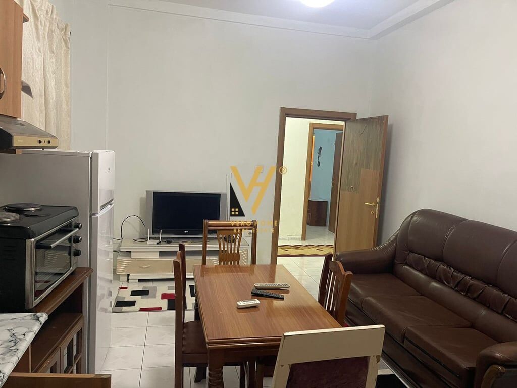 JEPET APARTAMENT 1+1 ME QERA NE QENDER 500 EURO