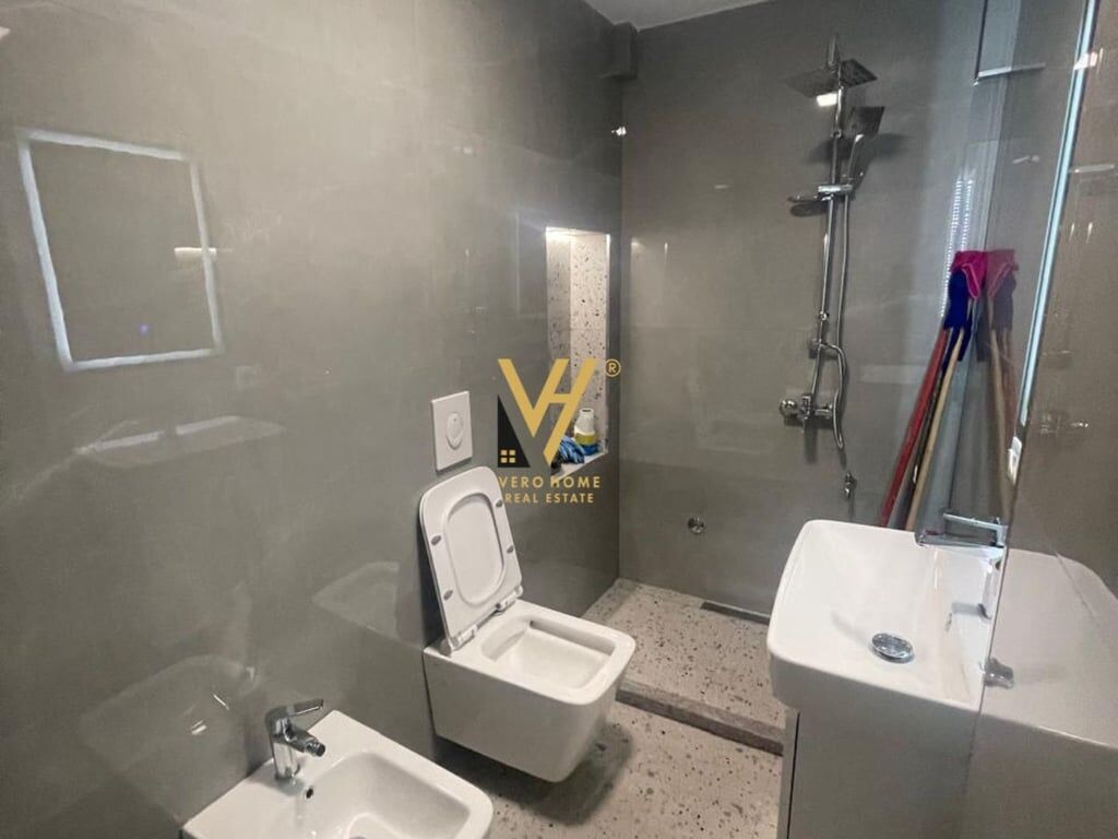 75 M2 SPACE FOR RENT ON MYSLYM SHYRI 1,000 EURO