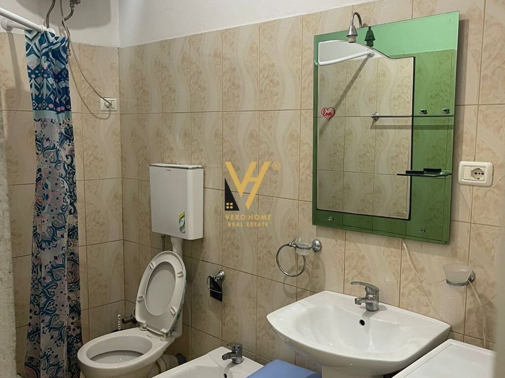 JEPET APARTAMENT 1+1 ME QERA NE QENDER 500 EURO