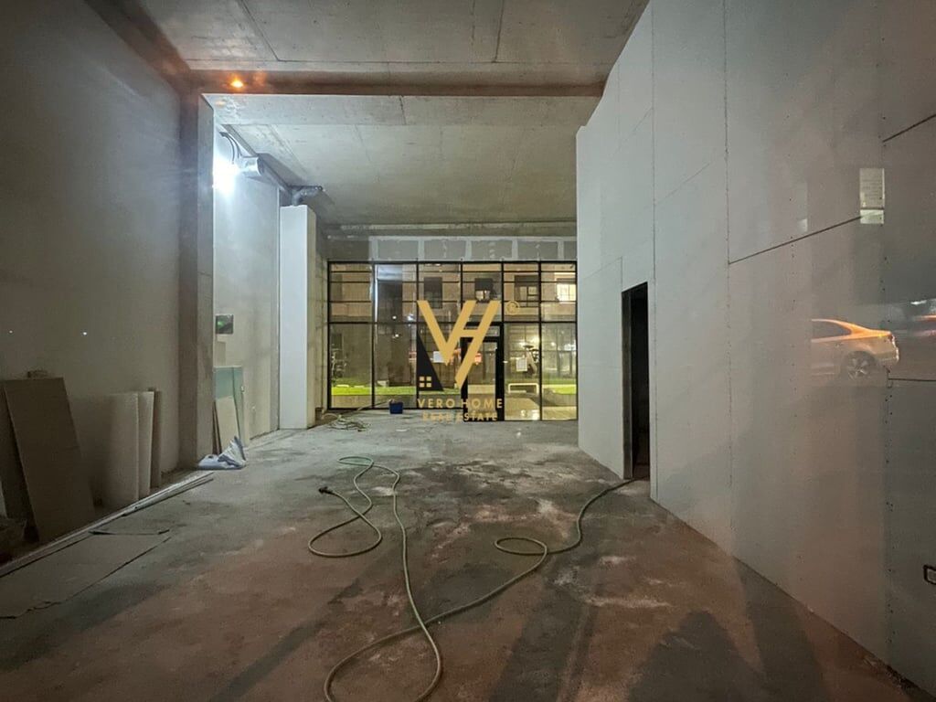 NEGOZIO DI 90 M2 IN AFFITTO A PORCELAN 1.800 EURO