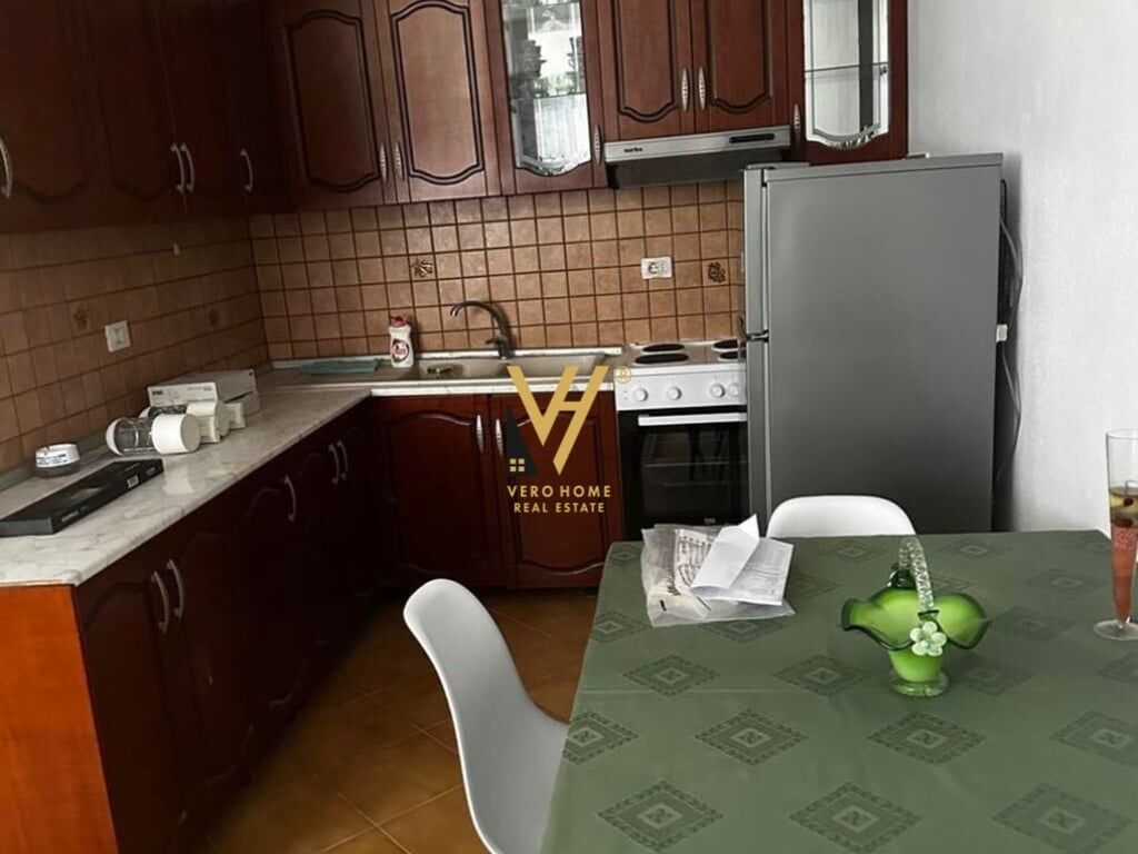 THIRD FLOOR OF A HOUSE FOR RENT NEAR AMERIKAN 3 40,000 LEK