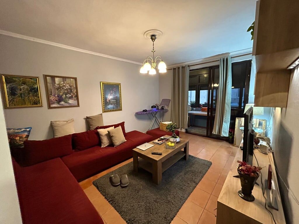 Shitet Apartamenti 2+1 , ish restorant durrsi ,te tirana bank 92000euro