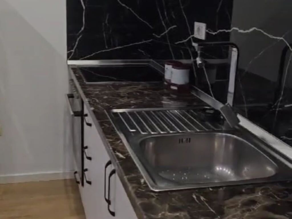 Jepet me qera Shtepia 2+1 , tek Kodra e Priftit prane shkolles Mrekullia  480 mije leke