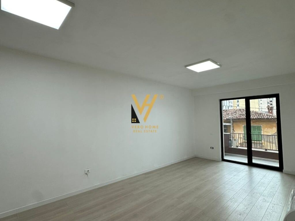 OFFICE 96 M2 FOR RENT IN MYSLYM SHYRI 700 EURO
