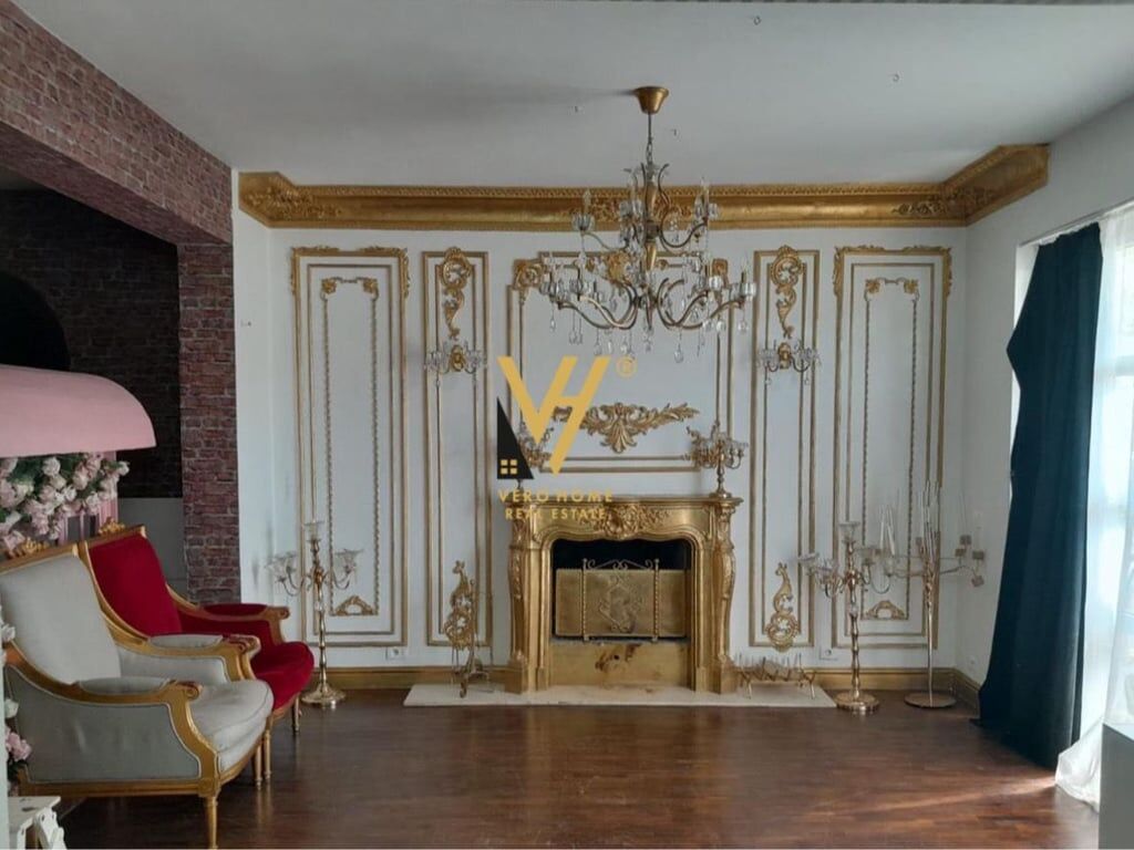 Villa di 3 Piani in Vendita a Allias 515.000 Euro