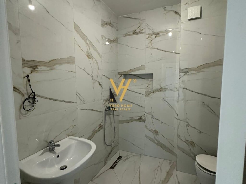 OFFICE 96 M2 FOR RENT IN MYSLYM SHYRI 700 EURO