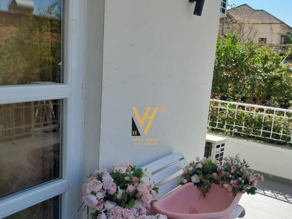 Villa di 3 Piani in Vendita a Allias 515.000 Euro