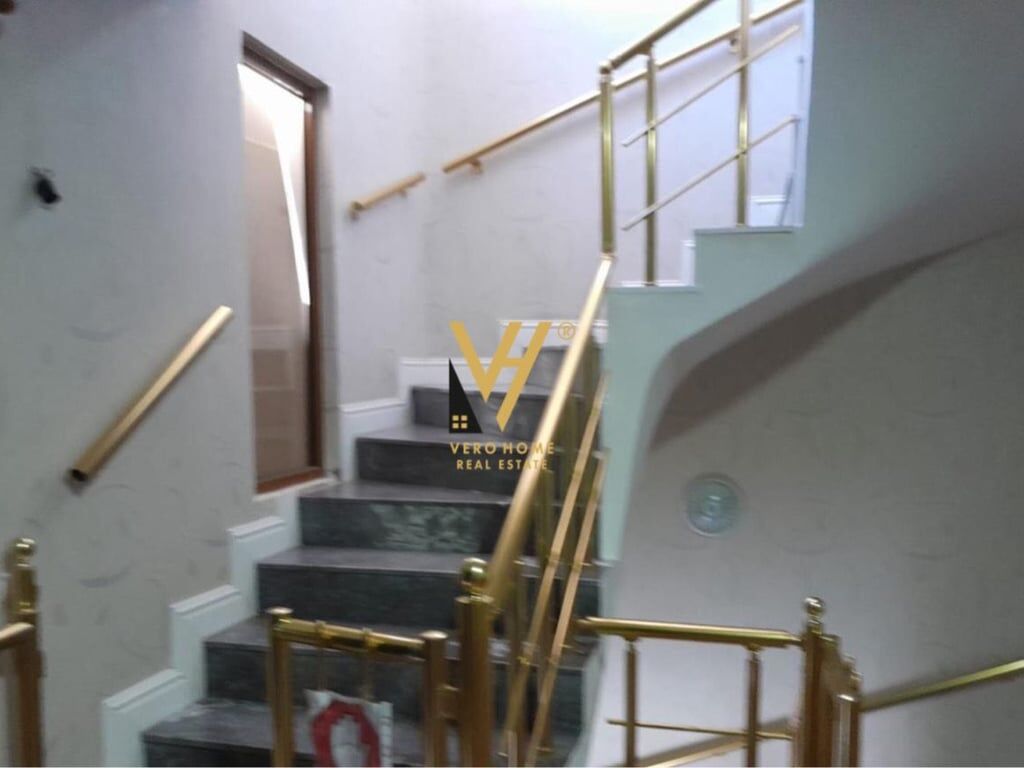 Villa di 3 Piani in Vendita a Allias 515.000 Euro