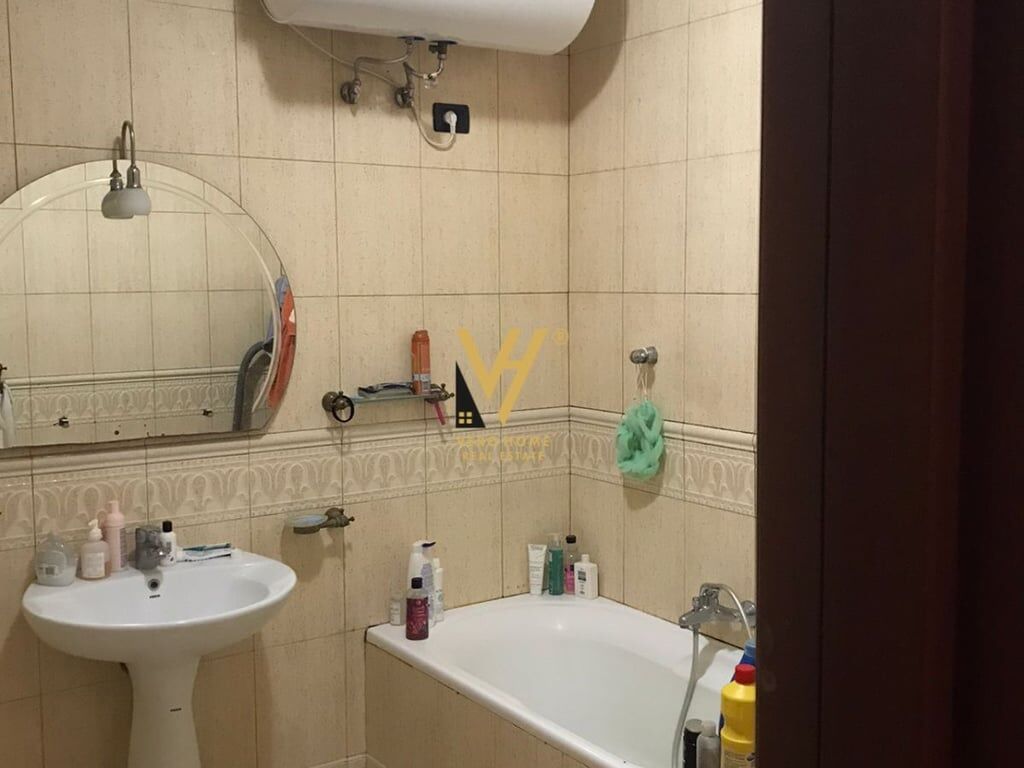 Appartamento 3+1+1 in Affitto a Komuna e Parisit 650 Euro