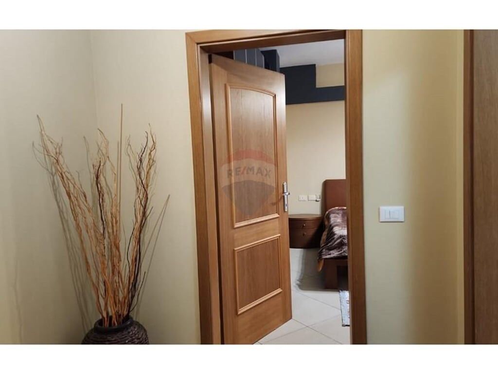 Apartament 3+1 me qira tek Zogu i Zi!!