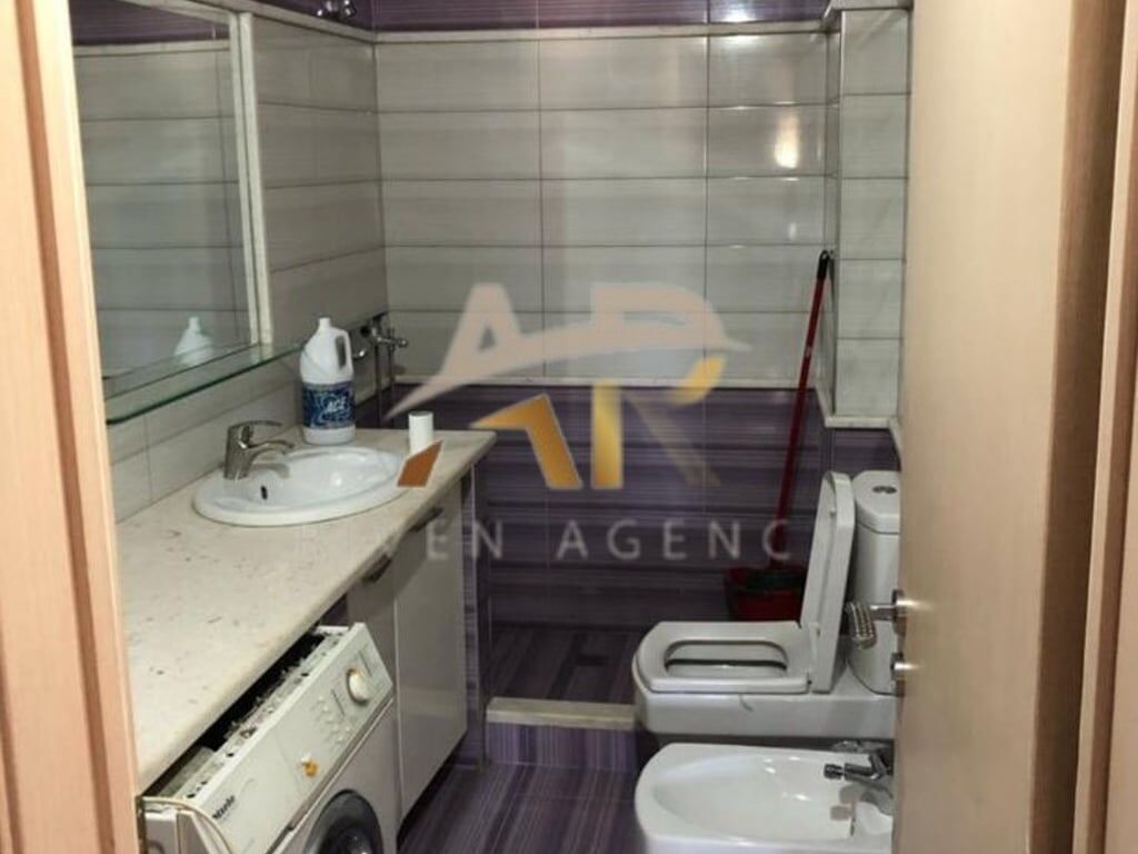 Jepet me qera apartament 2+1 në Fresk