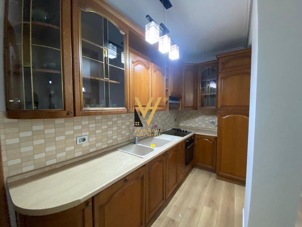 JEPET APARTAMENT 2+1 ME QERA TE STADIUMI DINAMO 65.000 LEKE