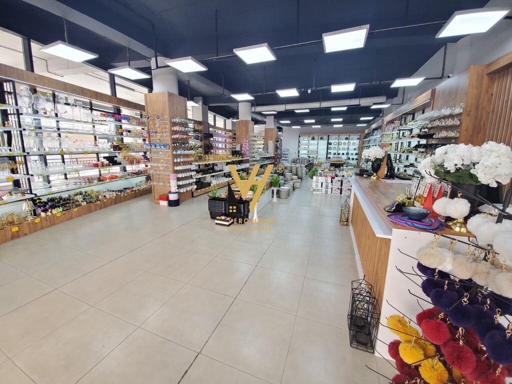 IN VENDITA SPAZIO COMMERCIALE 413 M2 NEL COMUNE DI PARIGI 1.600.000 EURO