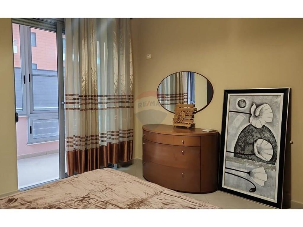 Apartament 3+1 me qira tek Zogu i Zi!!