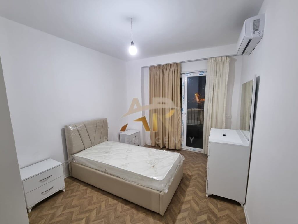 Jepet me qera apartament 2+1+2+post parkimi në Ali Dem