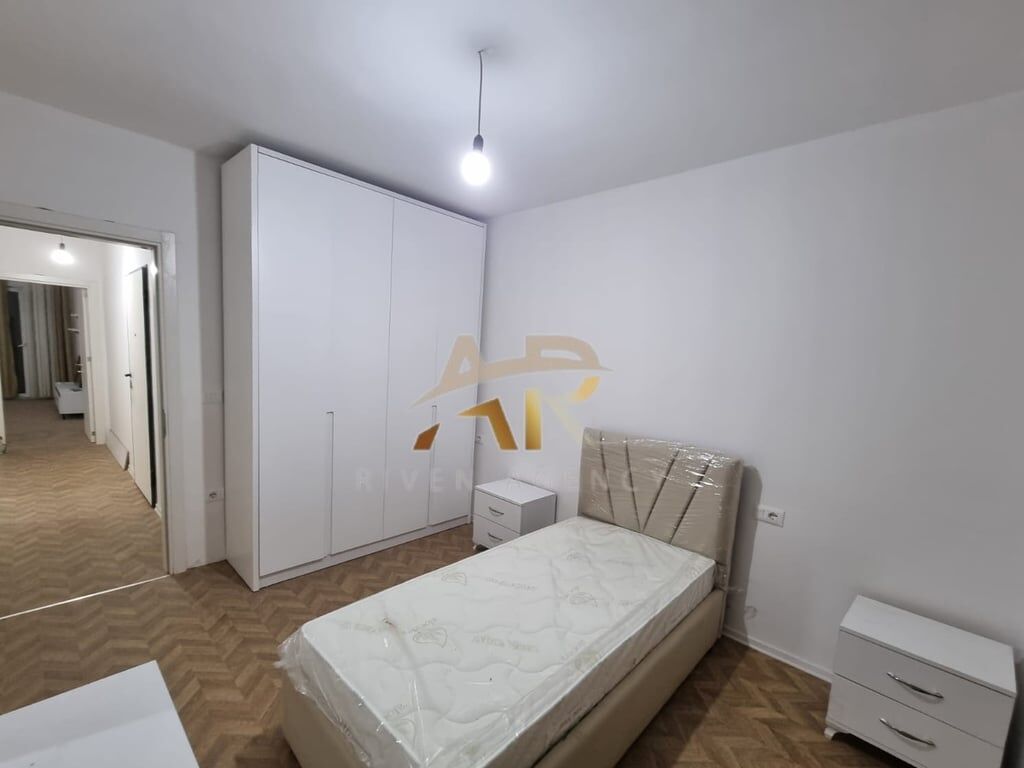 Jepet me qera apartament 2+1+2+post parkimi në Ali Dem