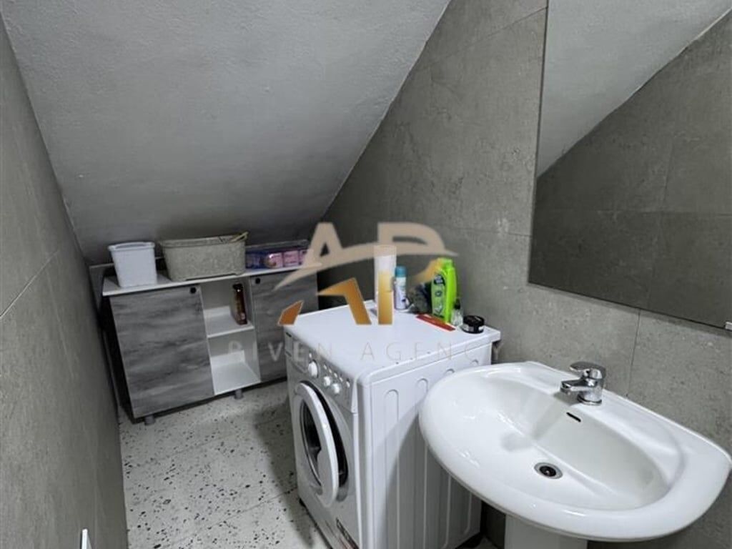 Jepet me qera apartament 2+1 te Kodra e Priftit