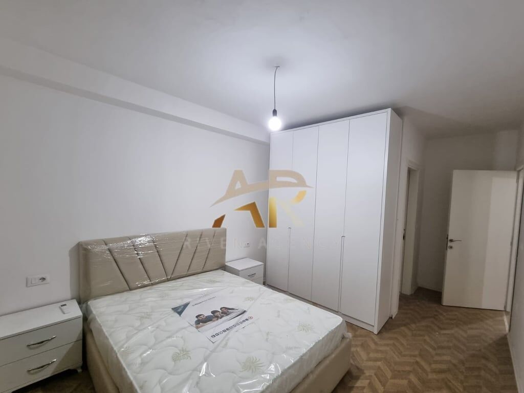 Jepet me qera apartament 2+1+2+post parkimi në Ali Dem