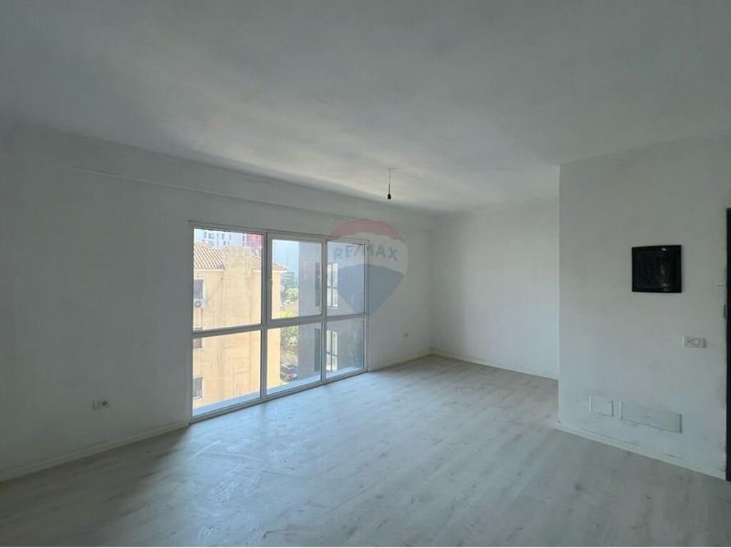 Apartament 2+1+2 Ngjitur me Emerald Center!