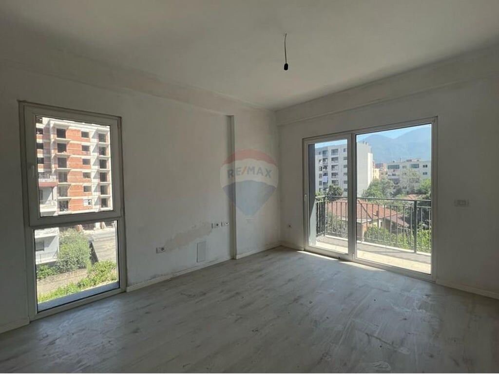 Apartament 2+1+2 Ngjitur me Emerald Center!