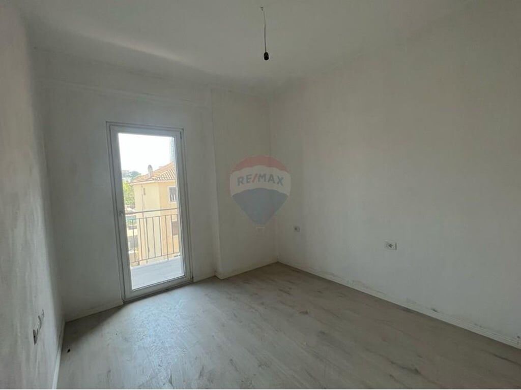 Apartament 2+1+2 Ngjitur me Emerald Center!